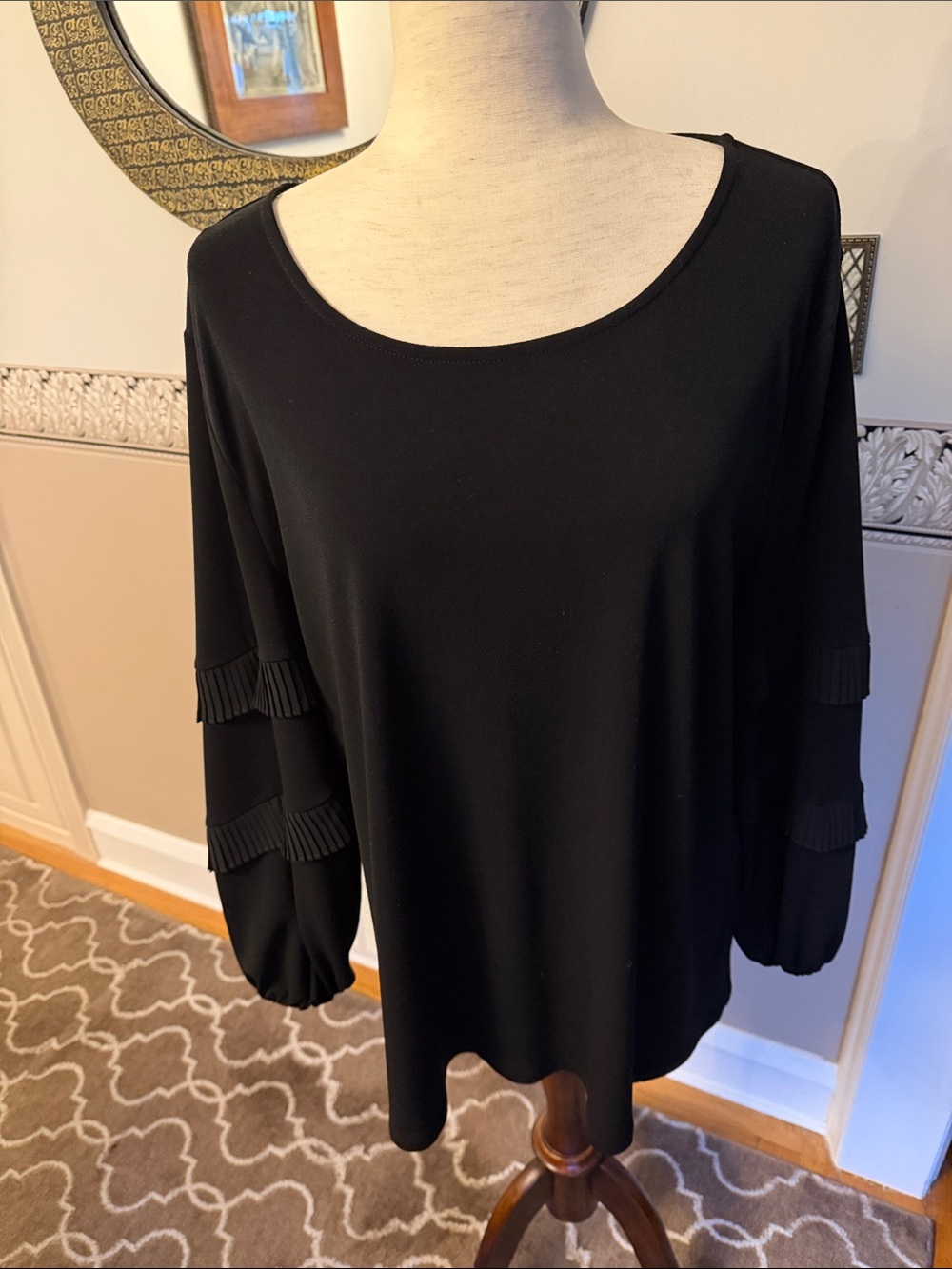 Like new Alfani Black Women’s Pleated-Sleeve Scoop Neck Top stretch XL not worn